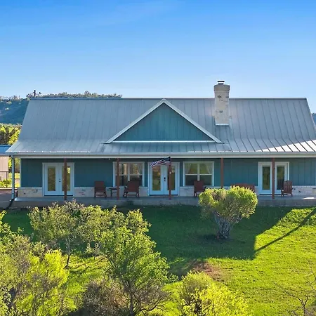 Enchanted Rockview House - 3 Bedroom-Firepit